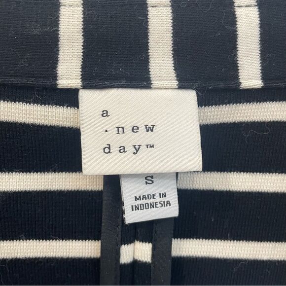 A New Day Black Stripes Button Detail Soft Blazer Women’s Size S - Picture 3 of 5